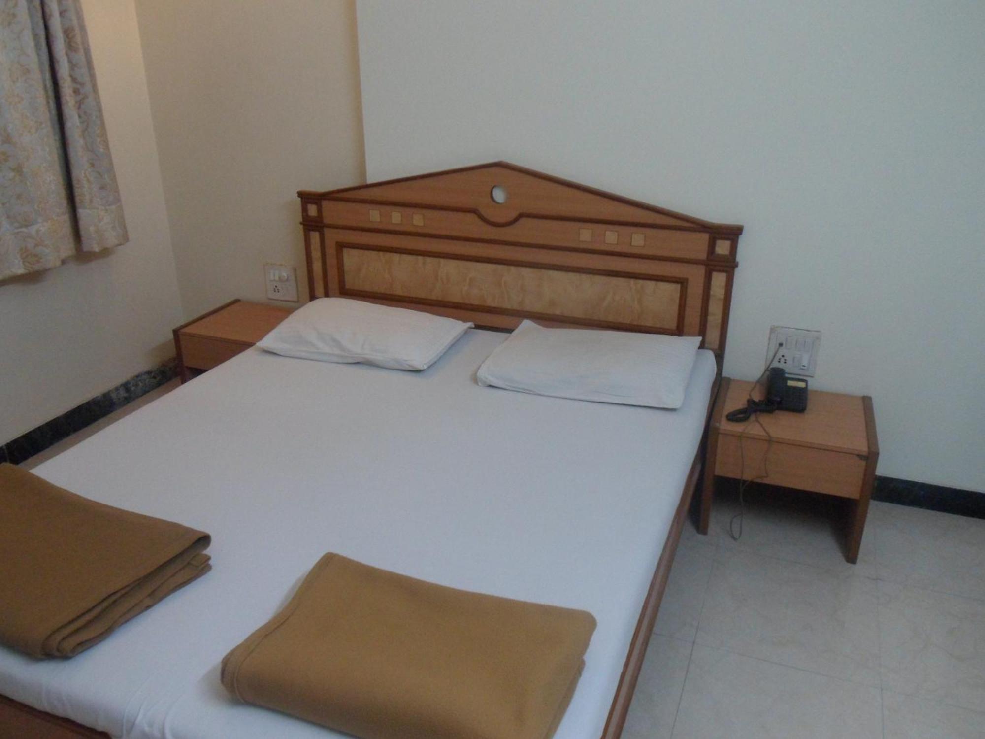 Hotel Pooja International Nashik Ruang foto