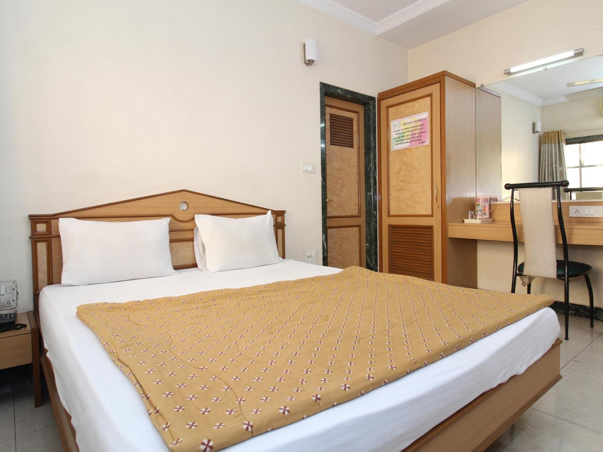 Hotel Pooja International Nashik Bagian luar foto